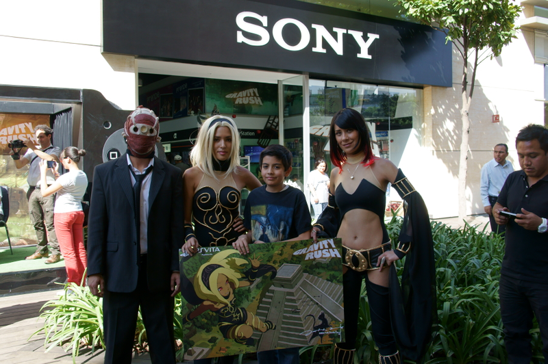 Illustration for article titled A Jumbo-Sized PS Vita with Humans in It